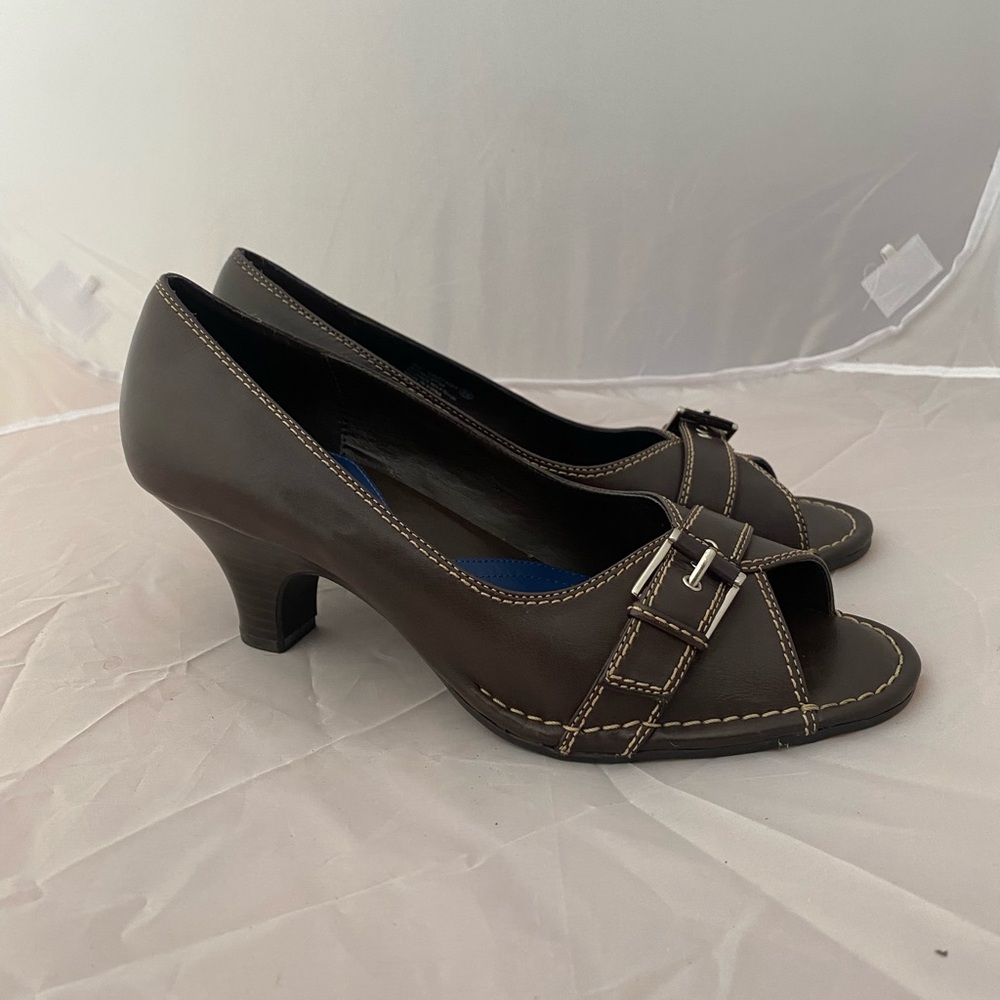AEROSOLES Dark Brown Peep-Toe Heels